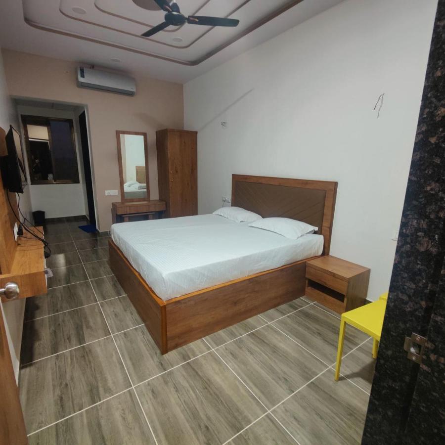 Hotel Nilkanth Navsari Exterior photo