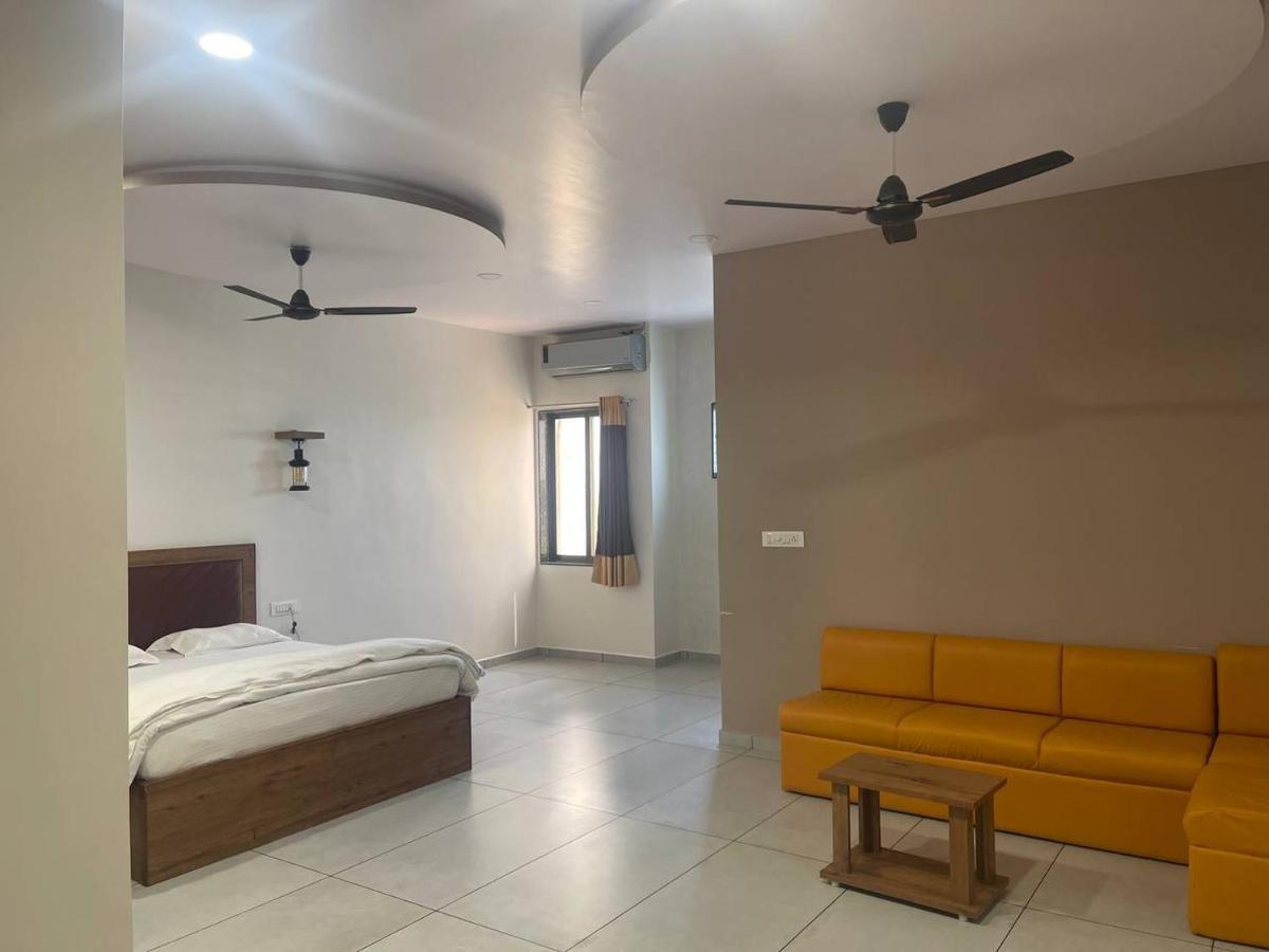Hotel Nilkanth Navsari Exterior photo