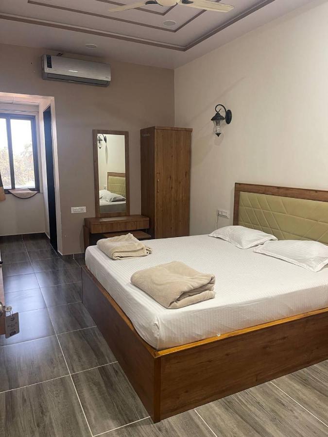 Hotel Nilkanth Navsari Exterior photo