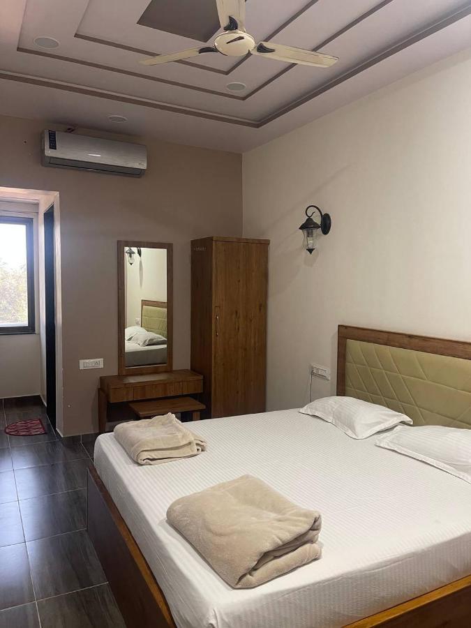 Hotel Nilkanth Navsari Exterior photo