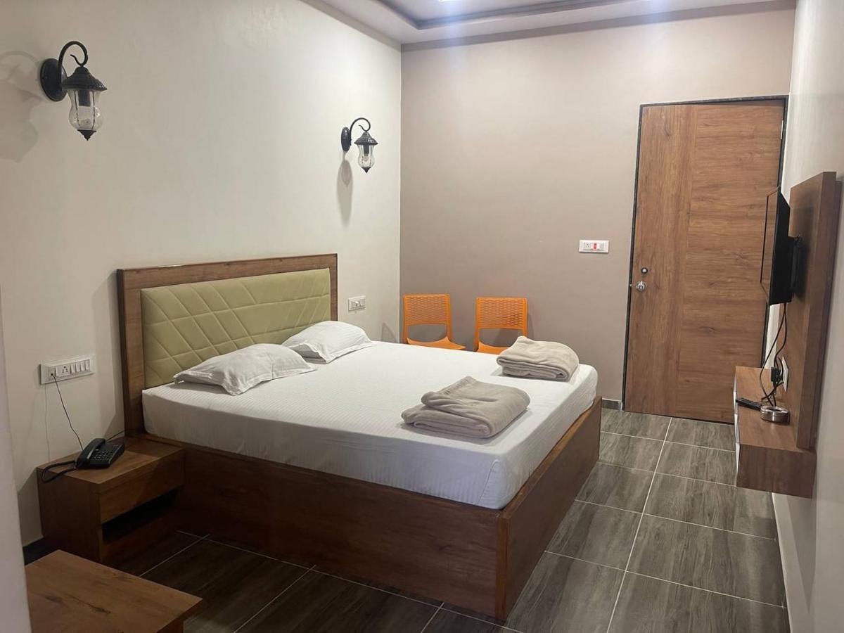 Hotel Nilkanth Navsari Exterior photo