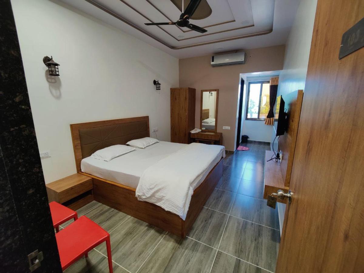 Hotel Nilkanth Navsari Exterior photo