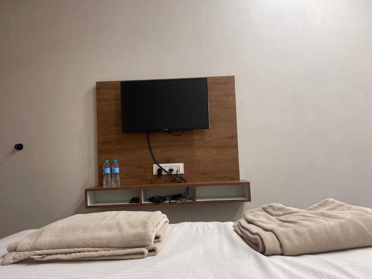 Hotel Nilkanth Navsari Exterior photo