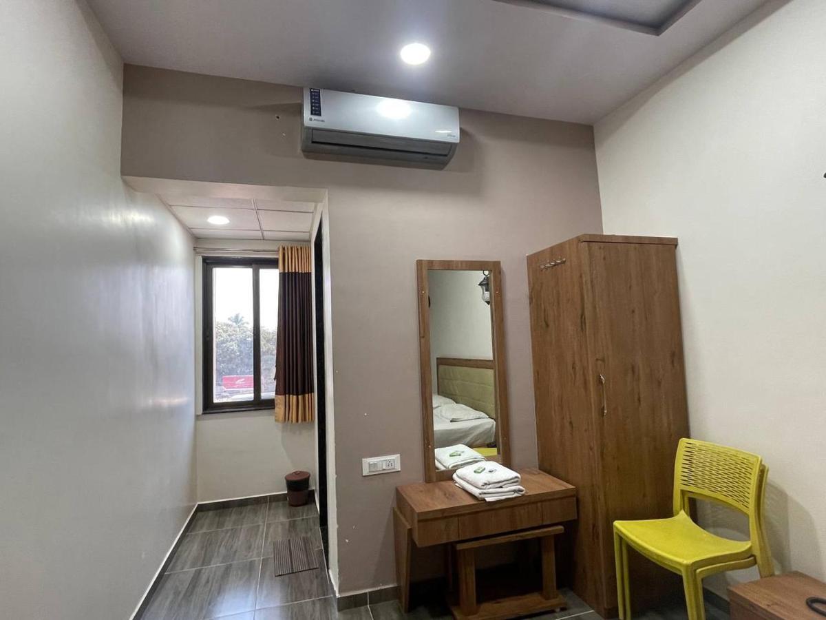 Hotel Nilkanth Navsari Exterior photo