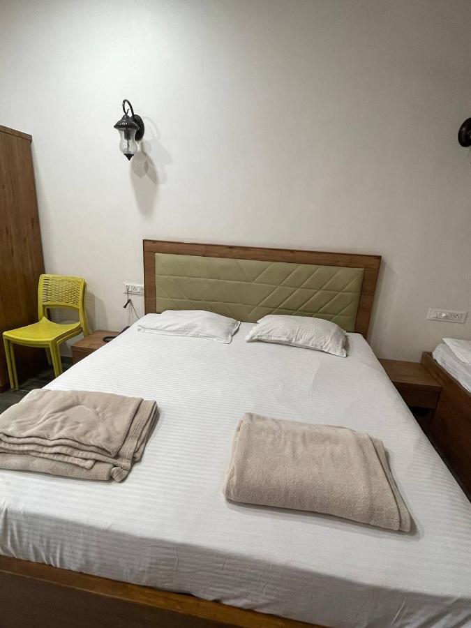 Hotel Nilkanth Navsari Exterior photo