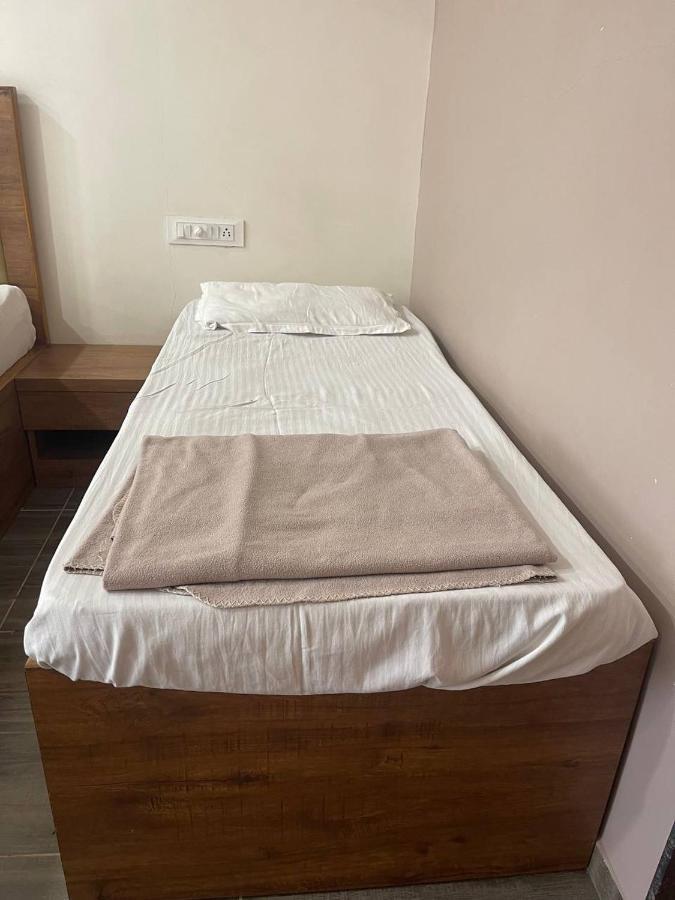 Hotel Nilkanth Navsari Exterior photo
