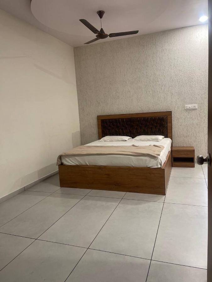 Hotel Nilkanth Navsari Exterior photo