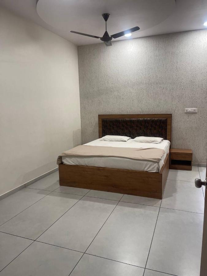 Hotel Nilkanth Navsari Exterior photo