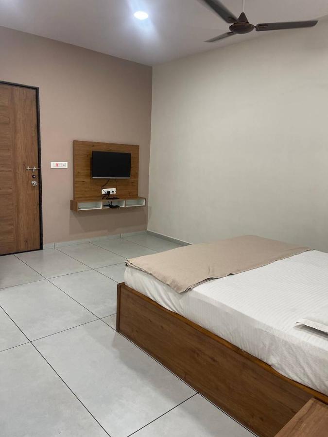 Hotel Nilkanth Navsari Exterior photo