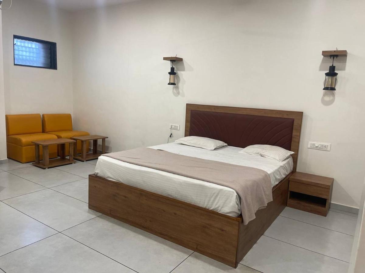 Hotel Nilkanth Navsari Exterior photo